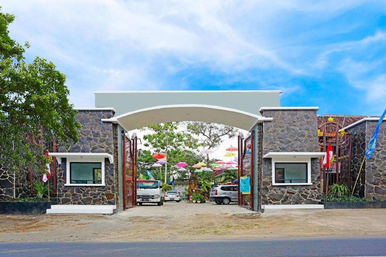 Super Oyo 91568 Trisna Srabah Resort Homestay & Resto Kalangbret Exterior foto